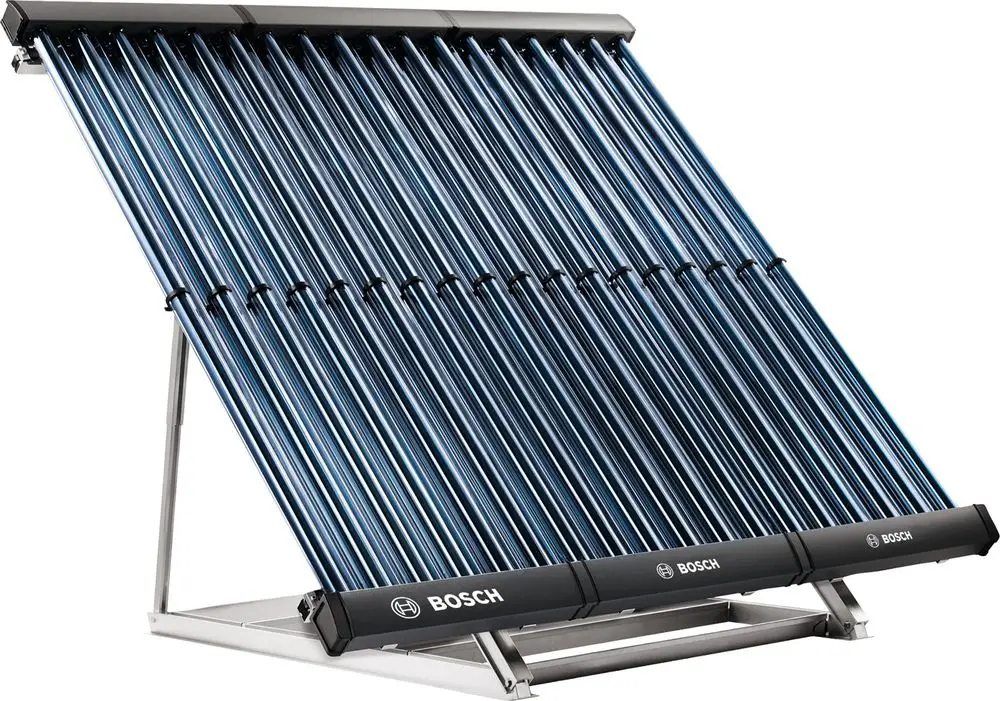Solarkollektor von Bosch mit mehreren Röhren in einer Metallkonstruktion. Geeignet für die Installation auf Flachdächern zur Wärmegewinnung.